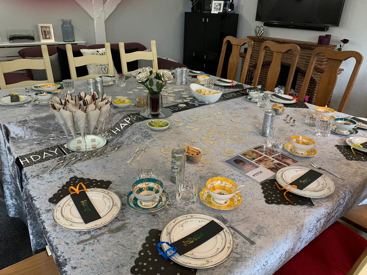 Tr4cyF3nt0n's tweet photo. #TF50
Book themed 50th surprise birthday tea arranged by my sisters inc a guess the book from my own review game https://t.co/MTXCBnnoUz