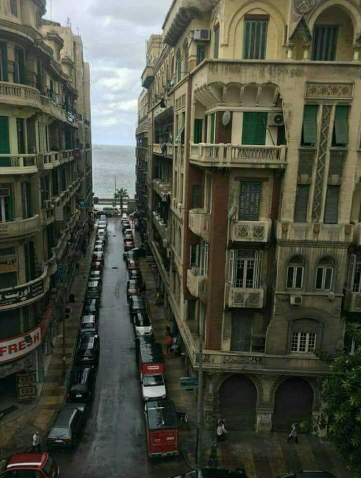 #شهر_بشهر
مقوله اعجبتنى..
" إننا بحاجة للخلافات أحيانا لمعرفة ما يخفيه الآخرون في قلوبهم ..
قد تجد ما يجعلك في ذهول
وقد تجد ما تنحني له تقديرا "
وليام شكسبير