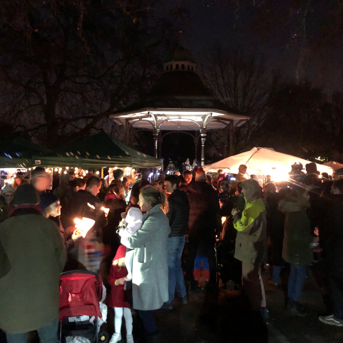 MFP_Market's tweet photo. This was the most amazing day of 2019..... @myattsfields. Thank you all for supporting the market and singing along the #christmascarols with us and @SouthLondonSW #thankyou #community #christmas #carols. Photo from @ClaraBelle https://t.co/NrhDn8BkwW