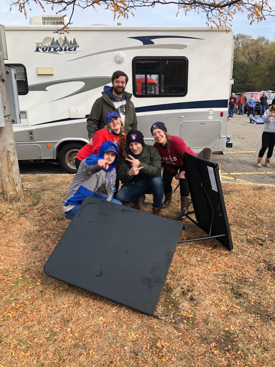 Buhite98's tweet photo. Game day baby #GoBills https://t.co/DNcuFlp3Ac