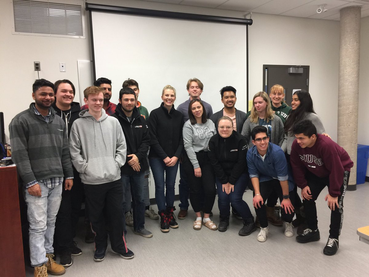 AnoMagnifico's tweet photo. @saraorlesky @TSN_Sports regales #broadcastmedia student @ArtsTechCentre with #workplacewisdom and #workstories about #TVmedia #socialmedia #sportsbroadcasting @louis_riel_sd #personalnarratives #CareerDESIGNcanvas #LRSDSkillsCredential #createYOURwork https://t.co/WfadSqVeed