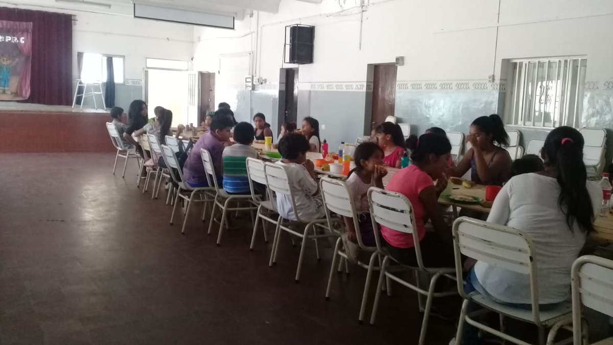 Almuerzo con el PROGRAMA PAS en Esc Santa Lucia donde más 80 niños disfrutaron de una ricas pizzas
DOMINGO JUNTO A ELLOS. Ministerio de Educación <a href="/GustavoSaenzOK/">Gustavo Sáenz</a> <a href="/matiascanepa/">Matías Cánepa</a> <a href="/DipTorres/">Fernanda Dip Torres</a> <a href="/artydance23/">Gilda Rodríguez</a>