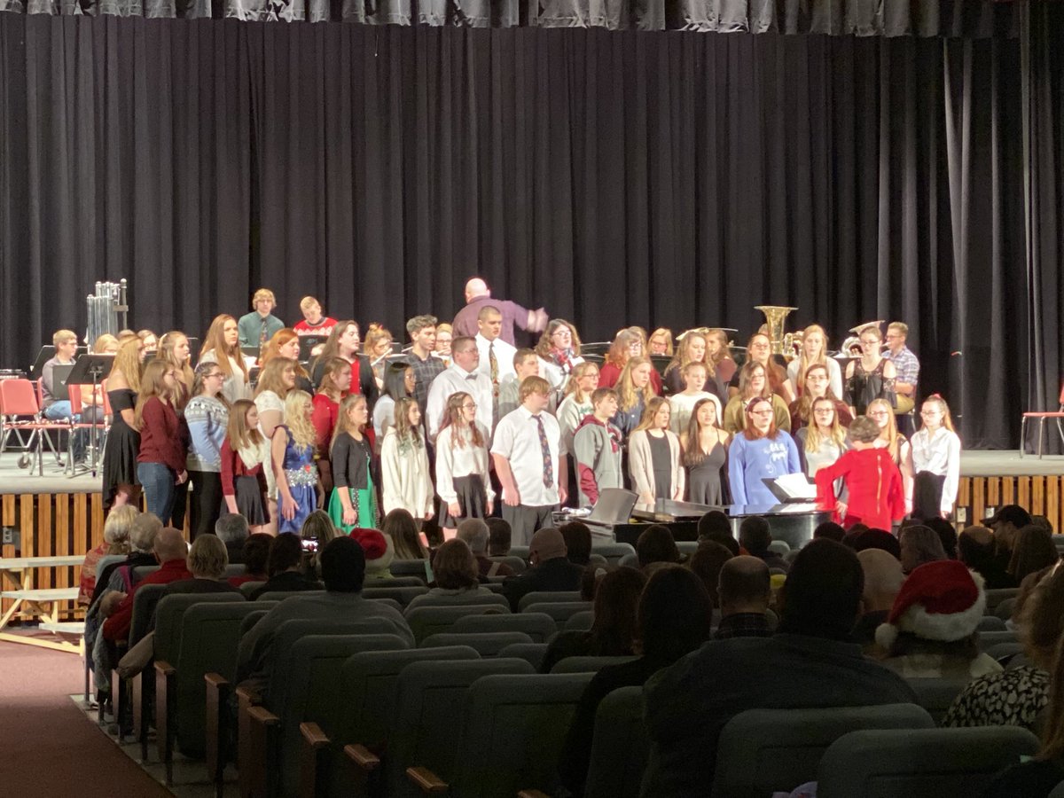 EricSchnabl's tweet photo. Getting into the holiday spirit with the band/chorus combo of “Have Yourself a Merry Little Christmas.” So very proud of our students and Music Department!  Happy Holidays from our S-E family! https://t.co/xpsu1RBUzJ