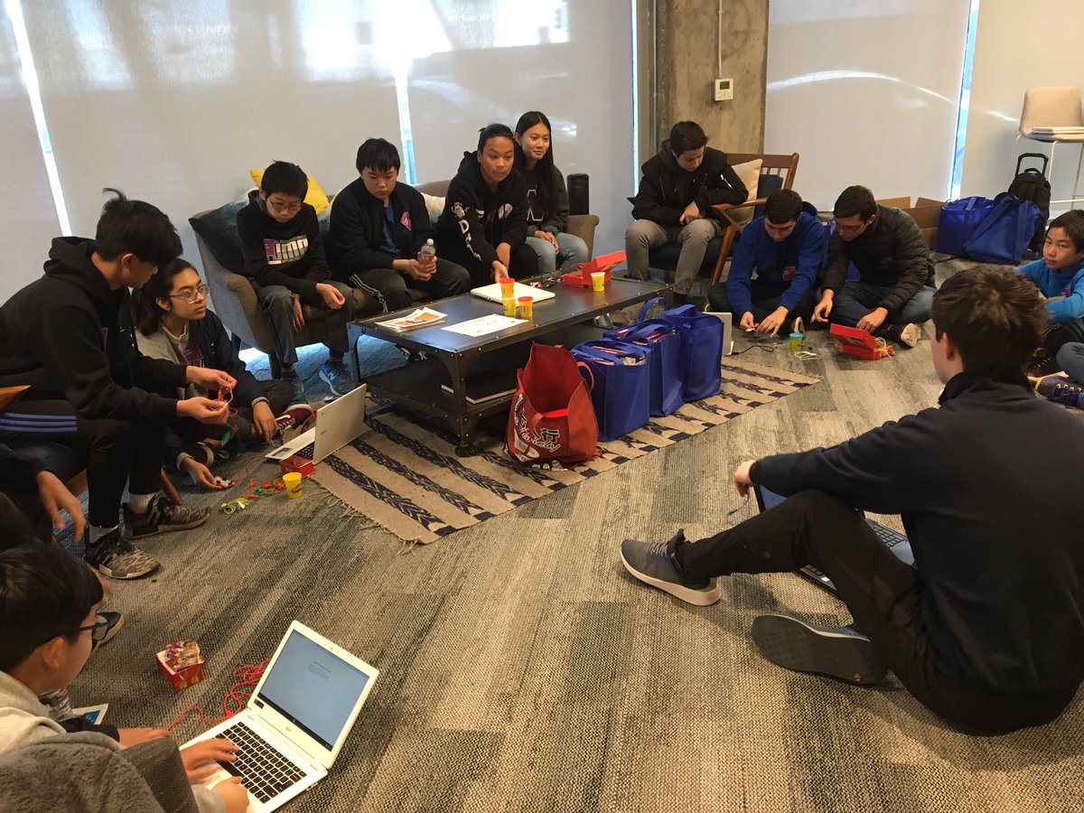 SebastianTtsf's tweet photo. Students experimenting with @makeymakey @teentechsf Global Youth Summit 2019 @makeymakey workshop. @TeenTechWA, TeenTech China, TeenTech Tunisia, @TeenTechNY, TeenTech France. https://t.co/gQiBr89n66