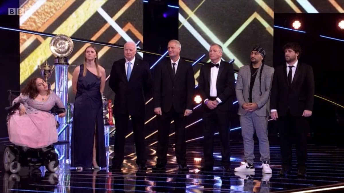 EnglandHockey's tweet image. 👍✅ A huge well done once again to Marcia Gurney-Champion of @Spencer_Hockey and @spencer_lynx

She is the @BBCLondonSport Unsung Hero of 2019!

She didn’t take home the main #SPOTY Unsung Hero Award tonight, but what an amazing job she’s done for the sport. 🏑😀