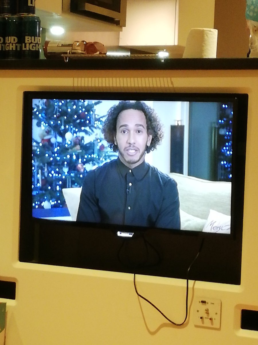 NickyMatthews31's tweet photo. Firstly @LewisHamilton, when are you going to get your Barnet finished off? And secondly, who's nicked the middle of your tree? #ShitHair #ShitTree https://t.co/6u9fmjoBLP