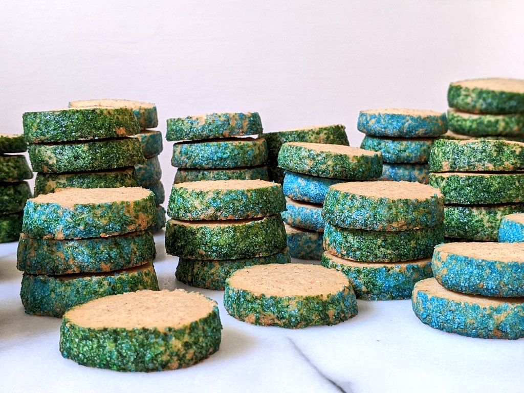 primopezzo's tweet image. Last holiday shortbread of the aughts 💰