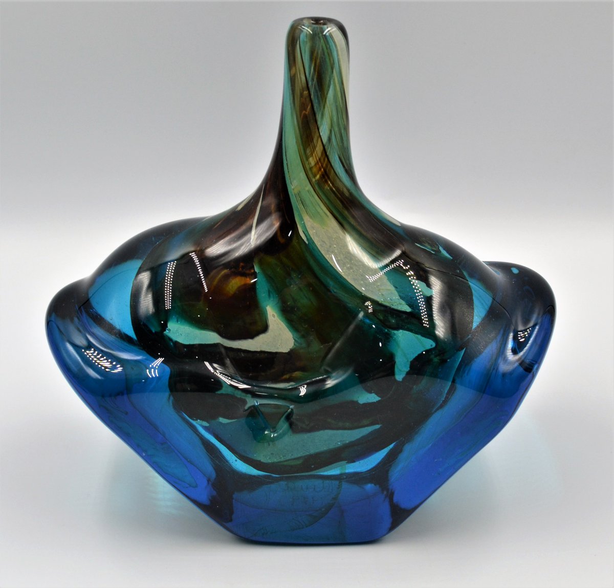 Vintage Mdina Marble Glass Fish Vase C1979 SUPERB
#glass #vase #mdina #glassvase #glassart #glassforsale #decor #interiordesign #vintage
ow.ly/D58m50xAw5o