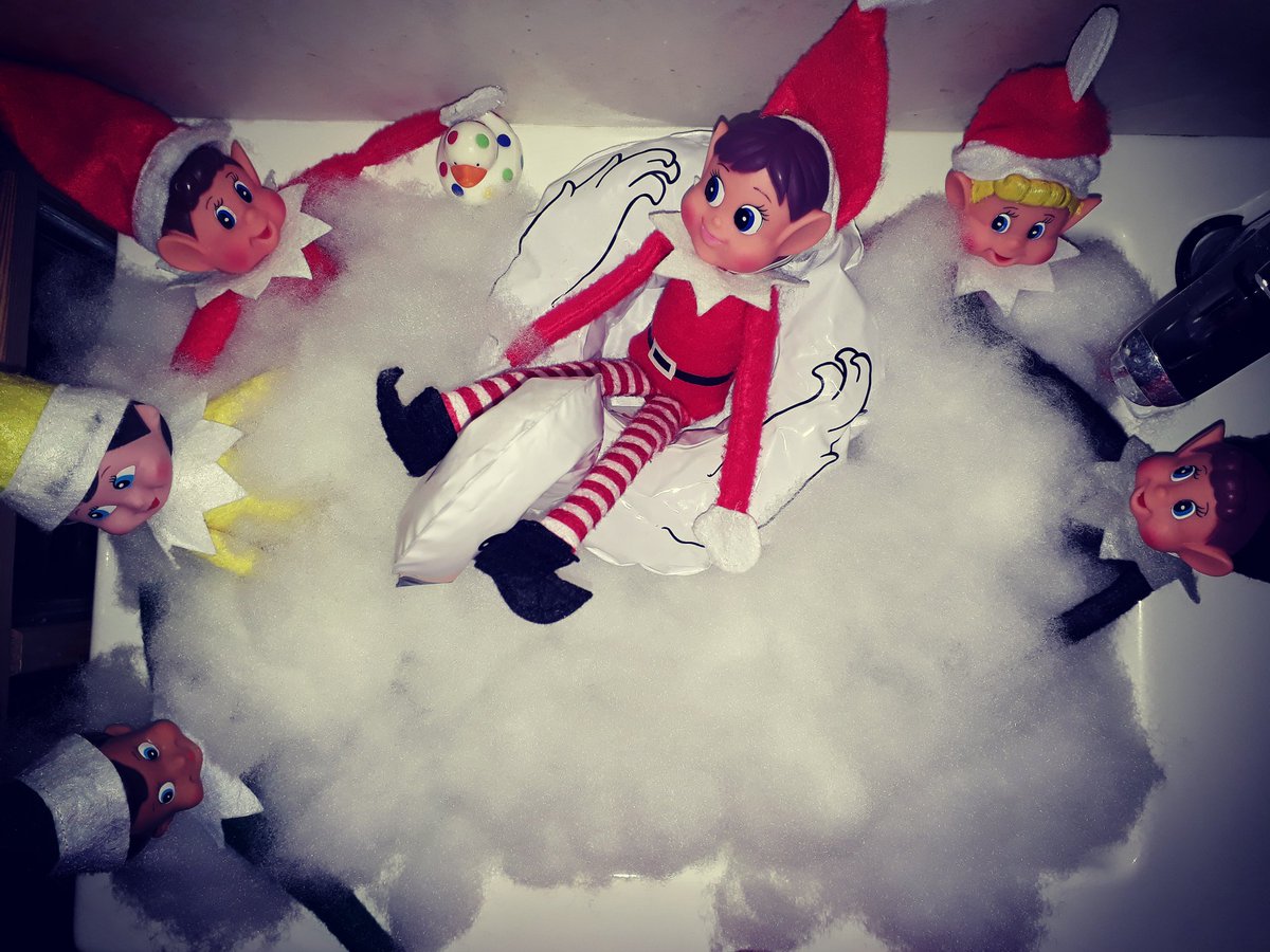 theDollarmarie's tweet photo. Bubble sink for the little Elves 
#NoElfControl @ElvesBB https://t.co/i15pGWw0BF