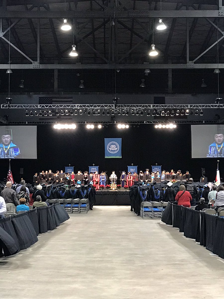 AVPDOSiliana's tweet photo. My views of commencement today!! Congratulations Hawks!! #UHCLpride 💙💚 https://t.co/VOF2hOU11T