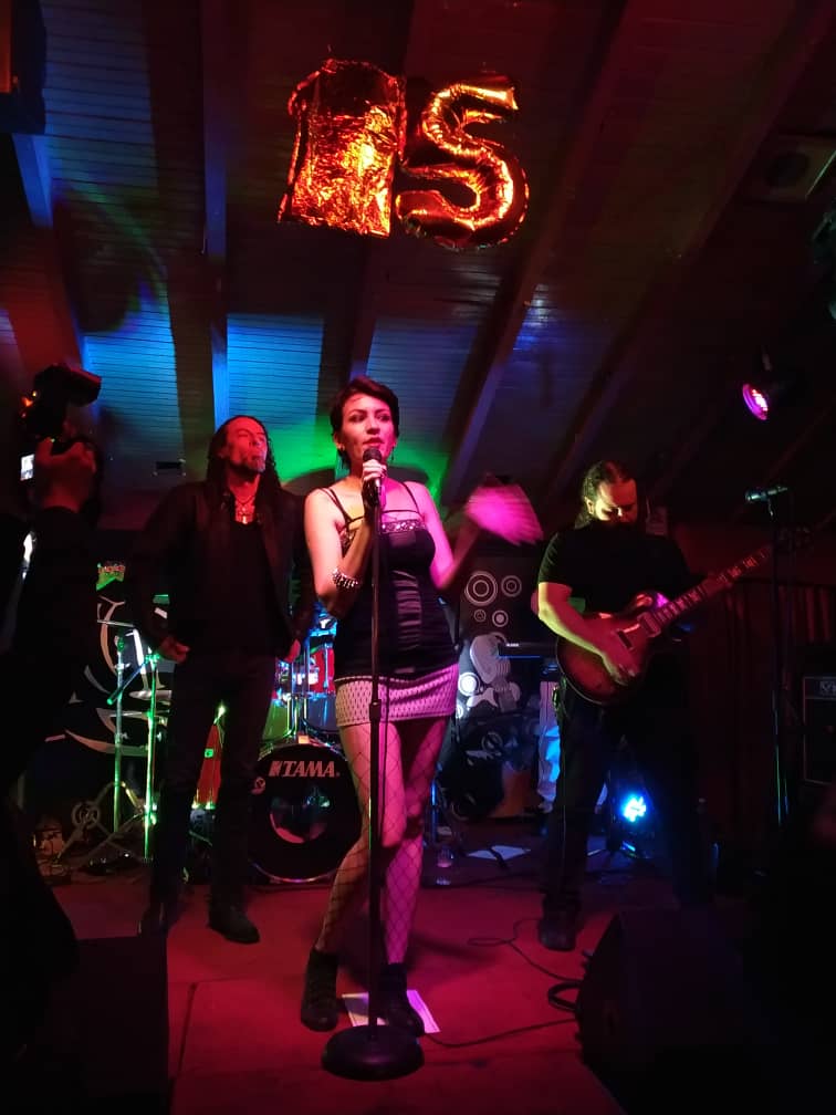 Excelente presentación de <a href="/meanmachinevzla/">Mean Machine Vzla.</a> en el templo del rock <a href="/ElMolinoCcs/">El Molino Ccs</a> 
#Aniversario #15años #ElMolino #NenaFreud #Host