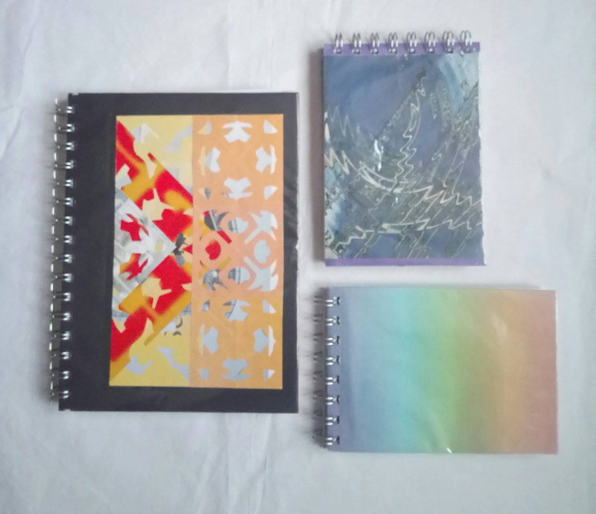 glowvim's tweet photo. Some unique and eye catching wall art and handmade notebooks still available to buy from https://t.co/sgmmAFiy6D #HandmadeHour #UKCraftHour #linoblockprints #papercutcraft #papersnowflakestyle #shopindie https://t.co/r18zcdRyQm