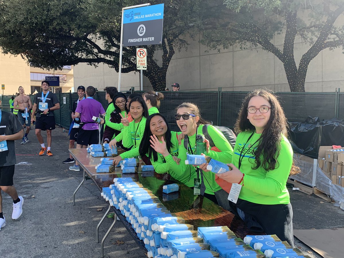 lhsk_avid's tweet photo. Working hard at the #BMWDallasMarathon There is nothing like giving back to the community! #lisdavid #todayatlhsk #avidfamily @AVIDlady @mrsharrislhsk @MsRodriguez_C9 https://t.co/dt1pHSTYFq