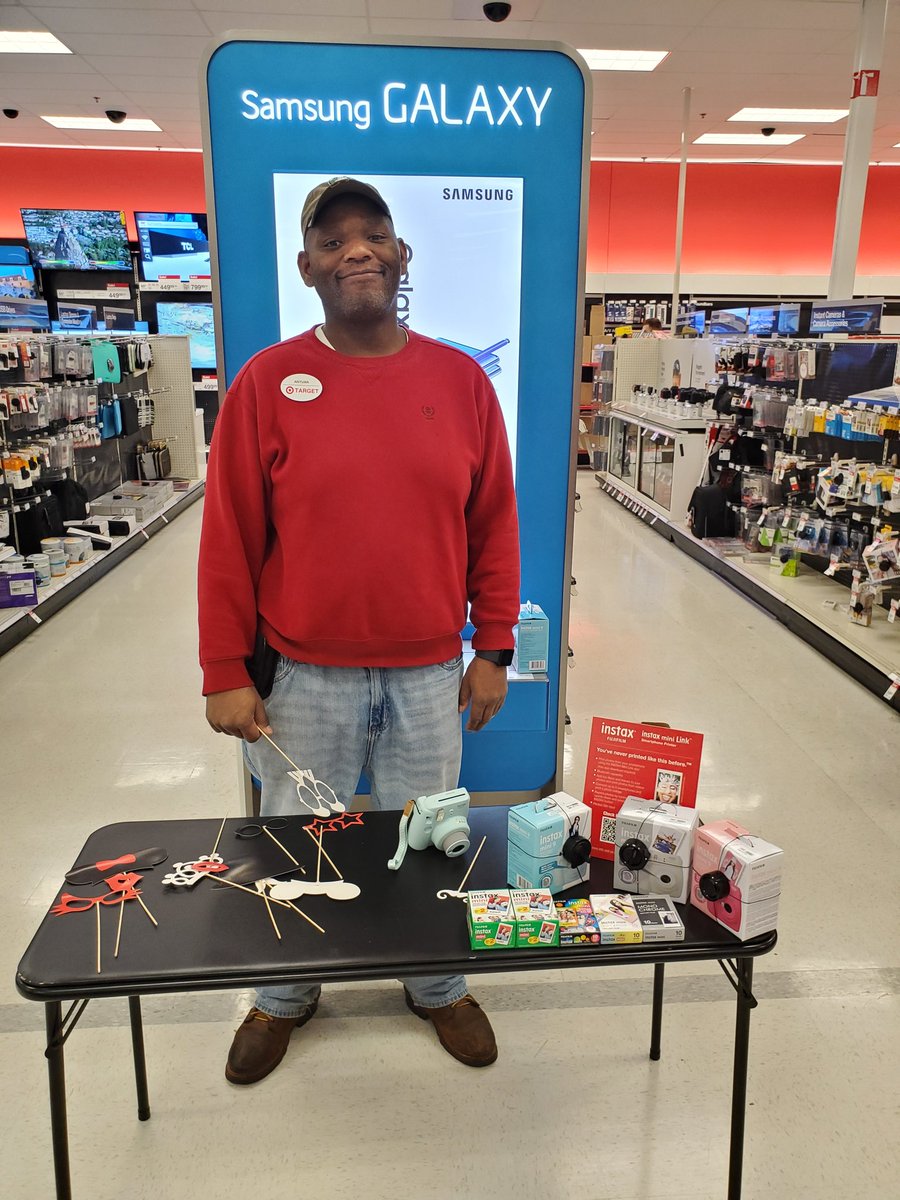 SDickinson89's tweet photo. #Yubaggressive is #PictureReady with our Instax mini Link #FujiFilm! Come on in and visit Antuan at T0318 Yuba City for the perfect stocking stuffer!!! @DanielleChenier @salamlazkani @KyleTGT1 @DevinHelems https://t.co/JKAmFL1gV0