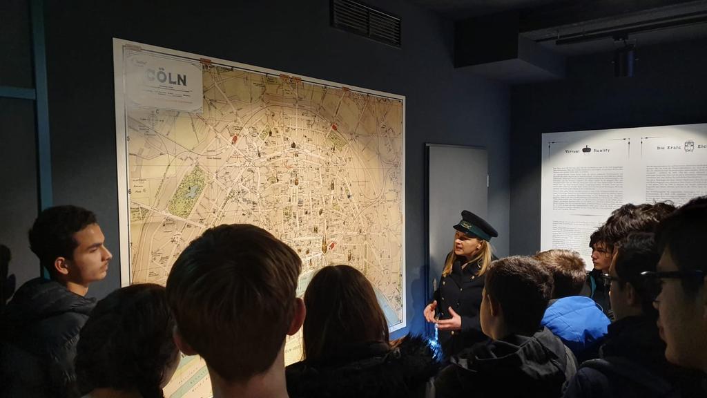 HA_Trips's tweet photo. @HA_Trips Stepping back in time with a virtual reality experience of old Cologne before exploring the Cathedral Christmas market. https://t.co/wiHANM4lY8