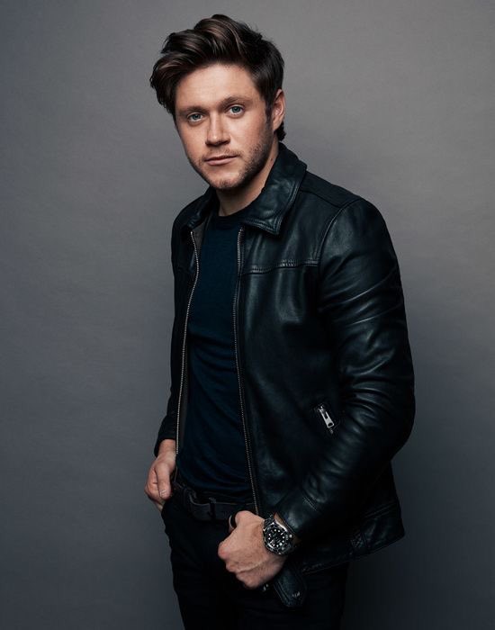 deadhmn's tweet photo. найл в кожанке ходячий секс 
hit me 

#1DWins10s https://t.co/UiRm0nfms9