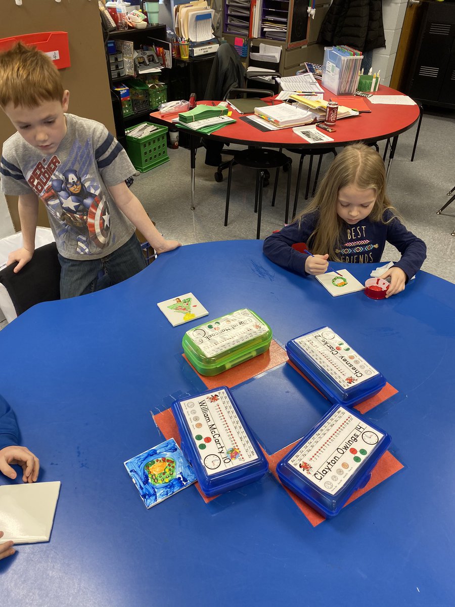 LoneJackElem's tweet photo. Students in 1st grade made special keepsakes for parents/guardians 💕 #OneTeamLJ https://t.co/PeLy9lo2kv