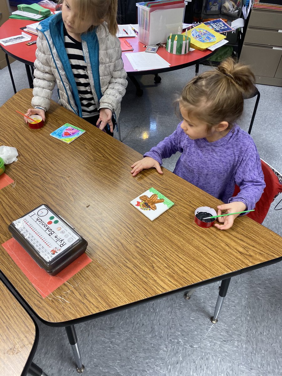 LoneJackElem's tweet photo. Students in 1st grade made special keepsakes for parents/guardians 💕 #OneTeamLJ https://t.co/PeLy9lo2kv