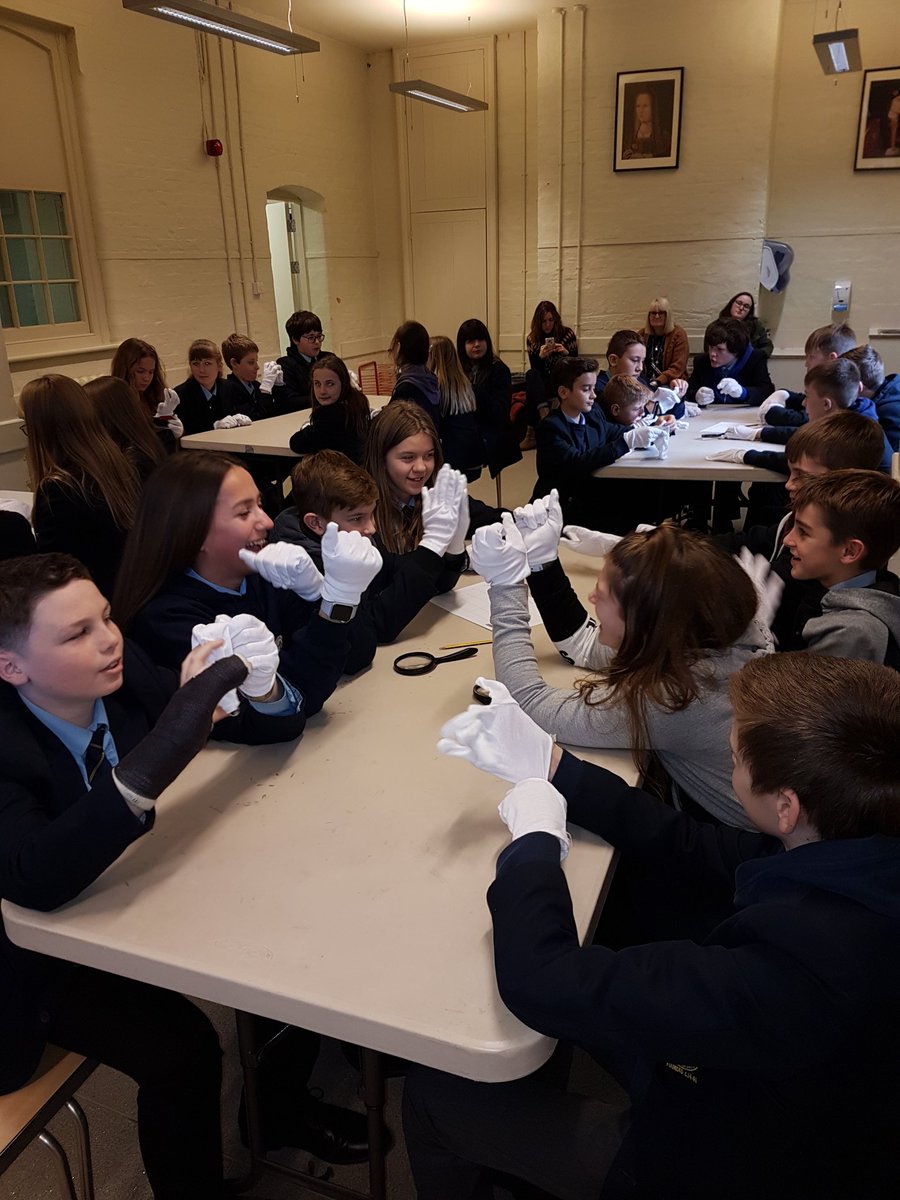CCS_History's tweet photo. Artefact study at Hampton Court. Yr 8. #InspireEmpowerExcel https://t.co/02ZtqGQto7