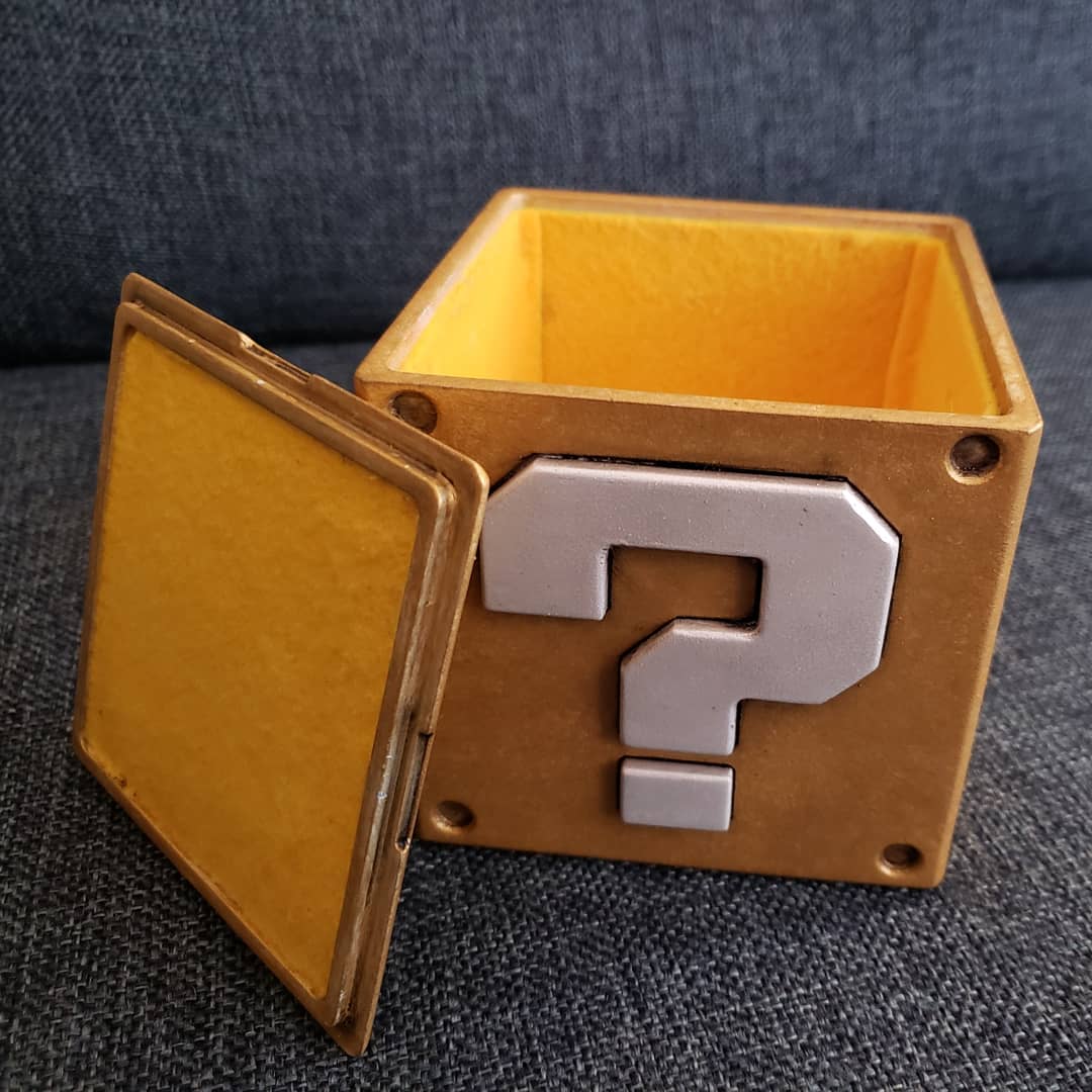 SadNarwhalProps's tweet photo. Needed a box to hold some stuff around the house, so I made one. Tried out some new painting techniques with this and I'm pretty happy with the results. 
#nintendo #mariobros #propshop #3Dprinting https://t.co/sUEHagrO48
