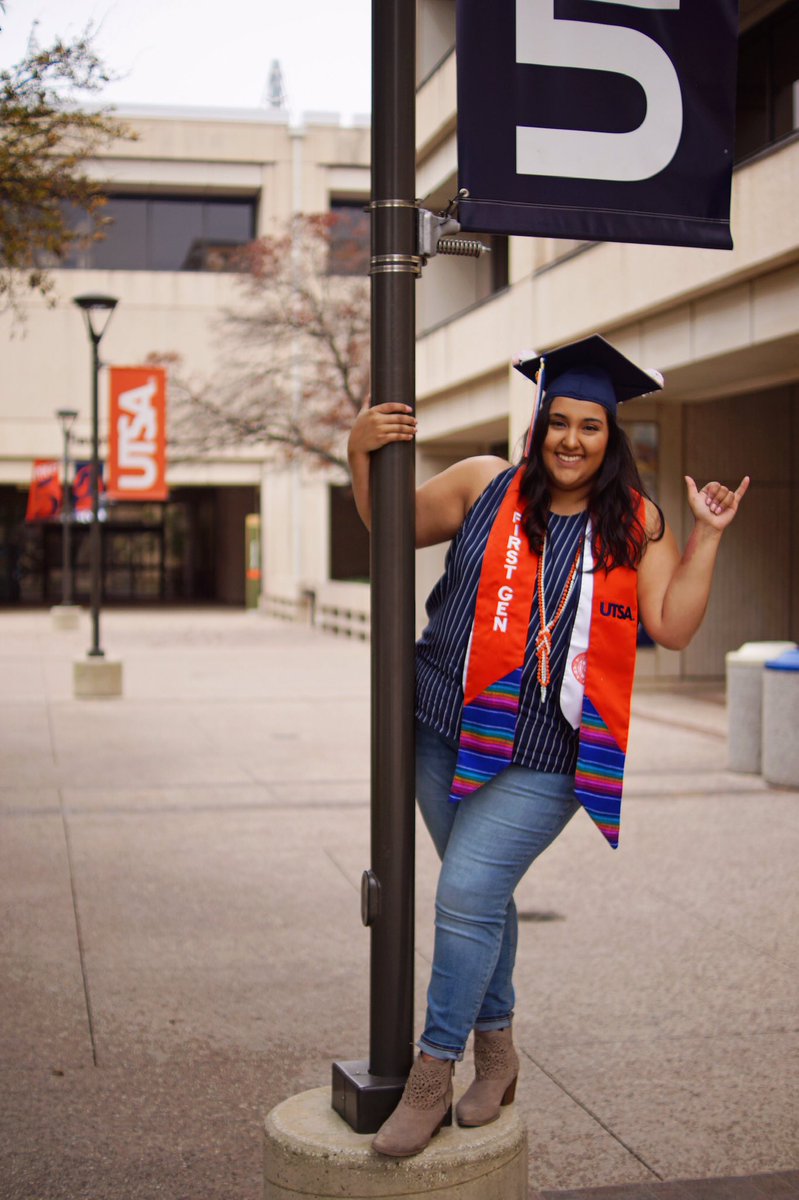 anissarae2018's tweet image. #UTSAGrad19 Go Runners!!!!