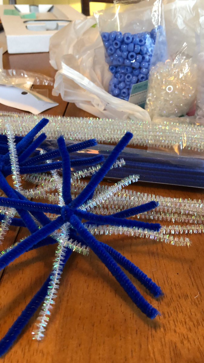 SecondleftBurr's tweet image. Assembling a craft for my kiddos holiday party goodie bags. #doingextra