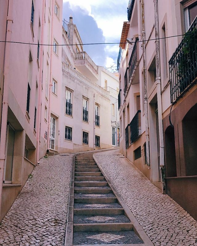 Wandering the streets of Lagos will make you forget all about that fourth Pastel de Nata you just downed in a bite. At least until you stumble upon the next bakery 🤷🏼‍♀️
.
.
.

#portugal #lagos #algarve #visitlagos #visitportugal #portugalalive #super_po… ift.tt/2RUk61f
