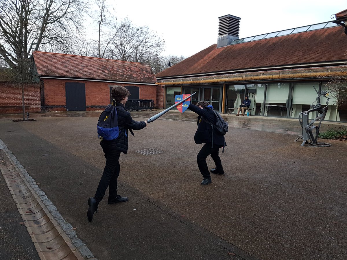 CCS_History's tweet photo. History fun at Hampton Court Palace. Yr 8. #InspireEmpowerExcel https://t.co/dRrX0TRRh3
