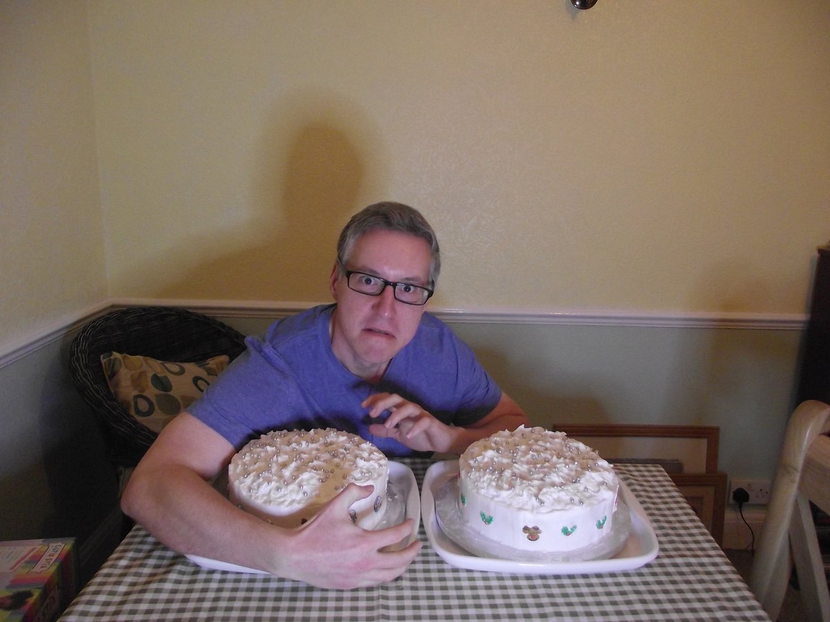 UBastud's tweet photo. #Christmas #cake
I'm a bit late posting this but here are my finished Christmas cakes in all their festive glory.

Unfortunately, you can't have any... https://t.co/YCsLsLCslq