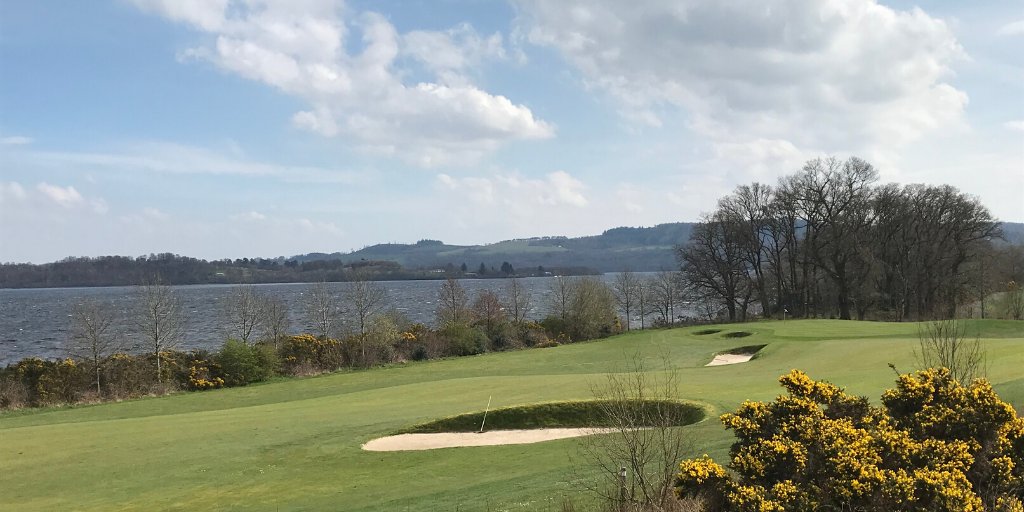 Panoramic views of #LochLomond, luxury apartments & the Championship @thecarrickgolf course, just three reasons to enjoy a brilliant 2 or 3 night #golf break @CameronLodges ⛳️! bit.ly/2jx8BZD