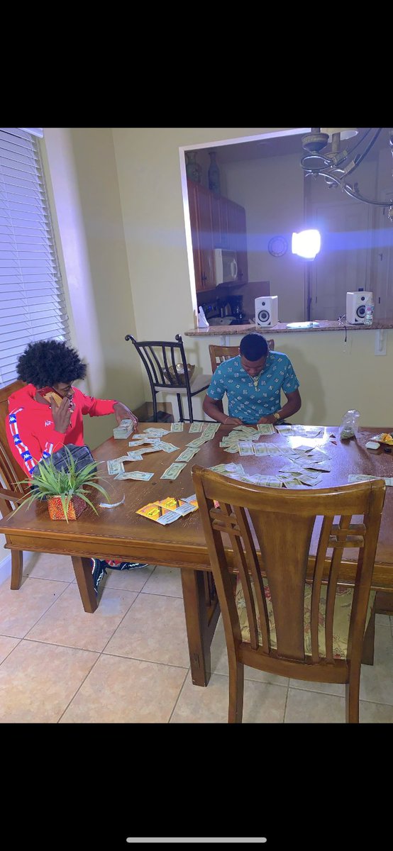 Islandboykj's tweet photo. Capture this moment 🦍💰 https://t.co/TddffAnoFF
