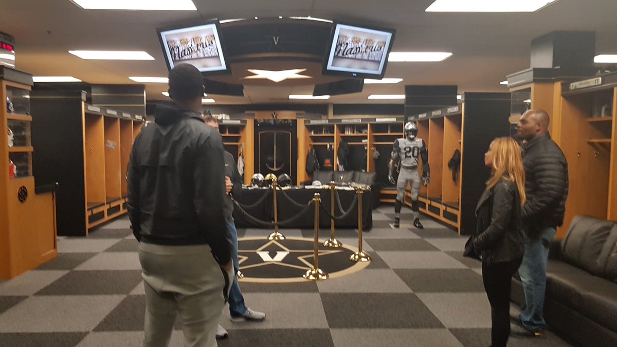 thegrantslant's tweet photo. Thank you @VandyFootball for hosting my Godson @ParisShand on his #OfficialVisit! He's a special kid. 🙏🏾
#ncca #maxpreps #toplineman #2sportgem https://t.co/FJfi9cqMpn