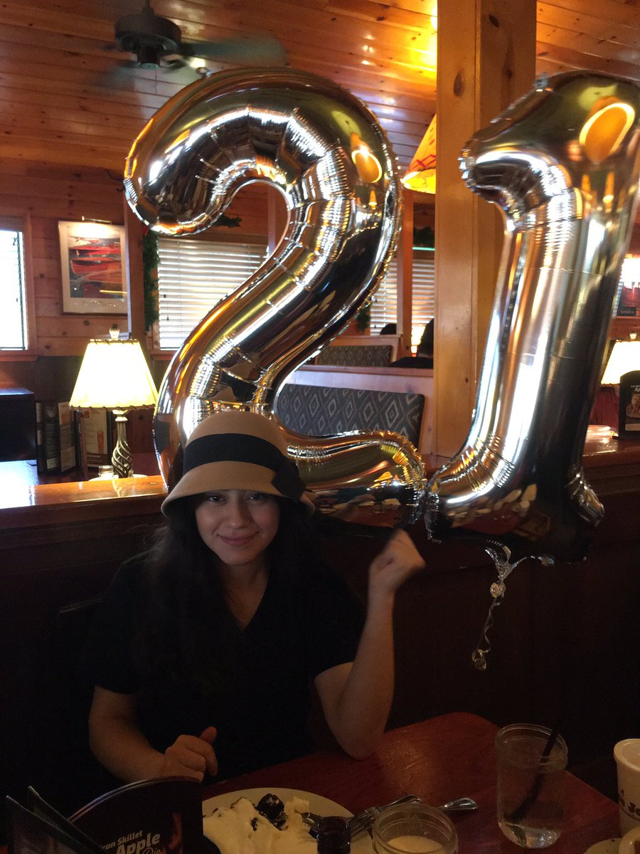 mmaaaaaaaaari's tweet photo. it’s my 21st or whatever 🤪🥳 https://t.co/fLNAEHIO9u