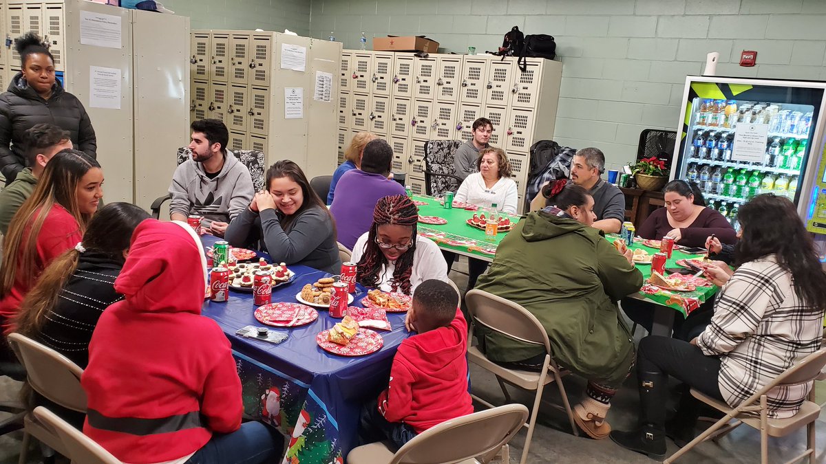MarcusLewis3159's tweet photo. Awesome job Lisa &amp; Marybeth celebrating the 4th annual holiday celebration with your team...@timdaleynymetro @paularubioHR @Legler1363 @l_abbatecola https://t.co/f1h2hYdnVt