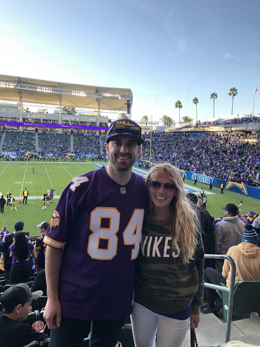 TrinskyAlora's tweet photo. Great @vikings win! #vikingroadtrip #skol @fangirl_mn #cali https://t.co/0DFac403Gl