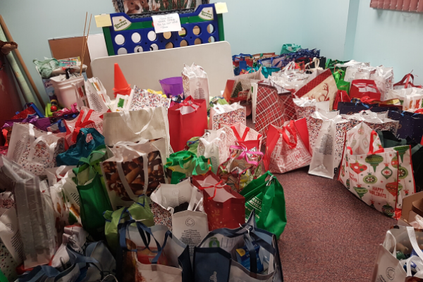 ChalmersCentre's tweet photo. We want to send a very big and grateful THANK YOU to every person, business, school, church, group, club and organization that donated to our Christmas bags campaign this year. We've received over 700 CHRISTMAS BAGS to give to our guests this holiday season! ❤️🎁 #CCSCdonations https://t.co/aRI8fKo3sk