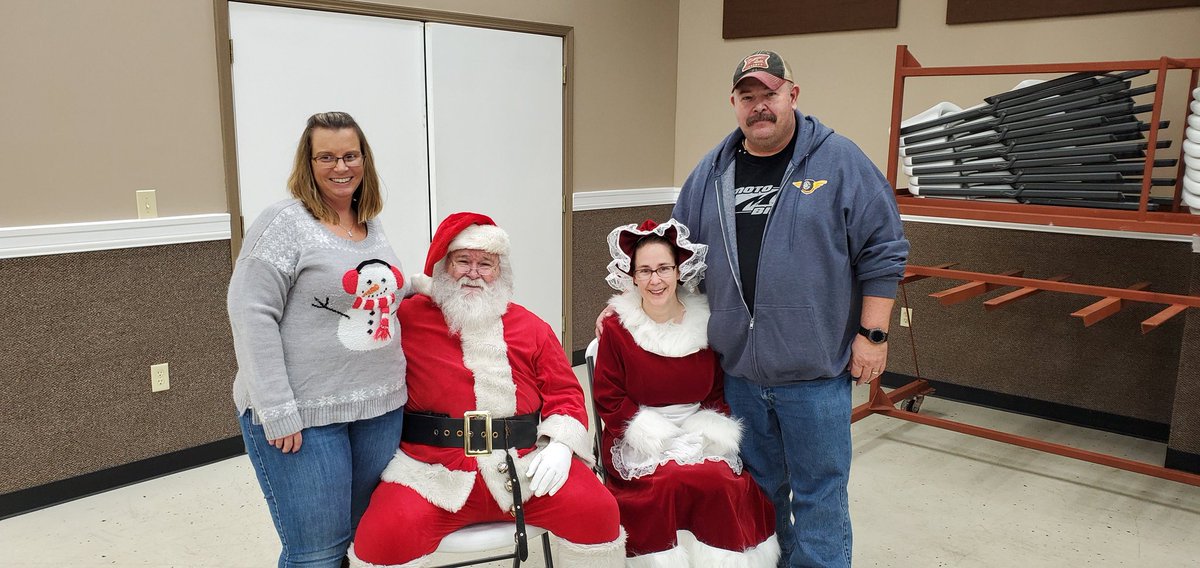 wiljohnson's tweet photo. The Christmas party was a success again! #muddybuddys https://t.co/qloAiCCwnd