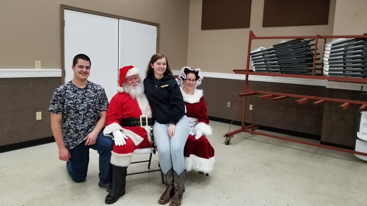 wiljohnson's tweet photo. The Christmas party was a success again! #muddybuddys https://t.co/qloAiCCwnd