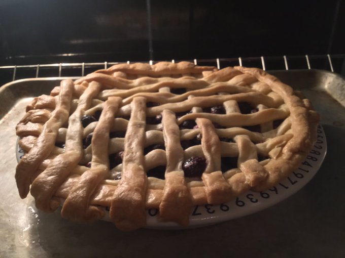 🔵🥧 Baked a #blueberry #pie last Sunday, my third pie, blind to an unexpected change coming just minutes<a href="/tag/blueberry"class="tags">#blueberry</a><a href="/tag/pie"class="tags">#pie</a>