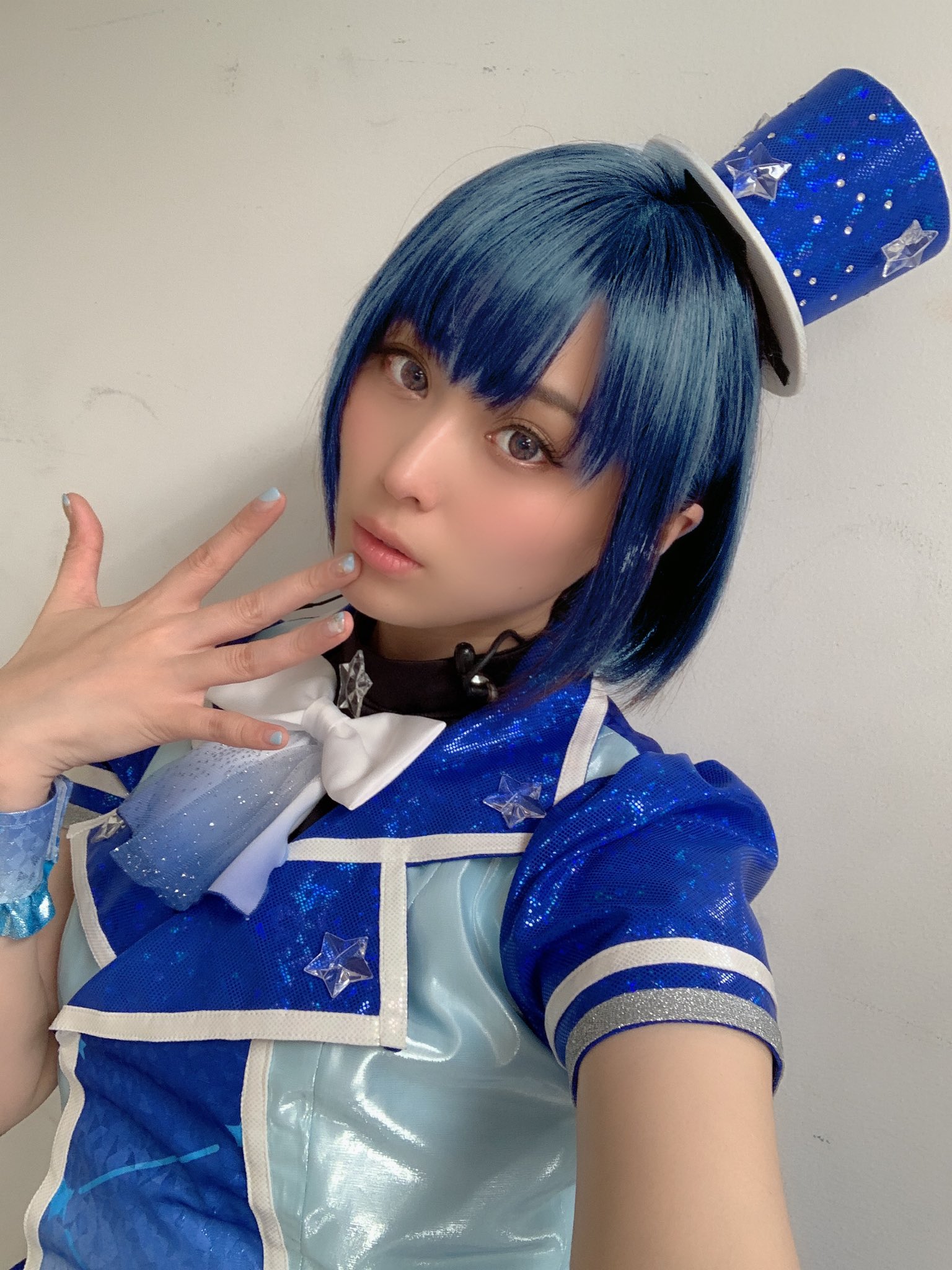 山本希望 もっとコスモっぽく 昨日の写真を加工してみた 目の色変えて 髪の毛青くしたよ 髪の色で冒険する予定ないから加工アプリでここまでできると楽しいな T Co 3pjzxlasj3 Twitter