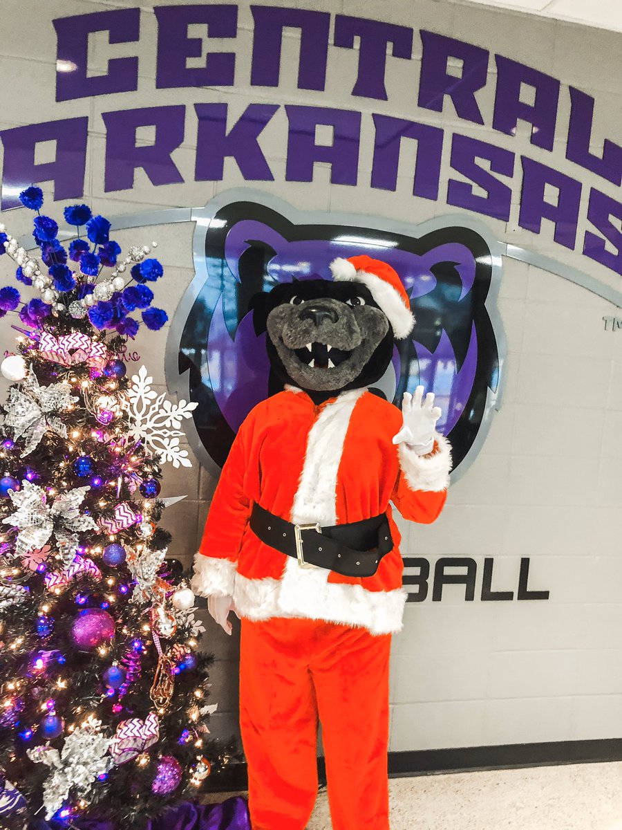 mmagwire33's tweet photo. When you promote a Santa Bruce appearance, but your Bruce gets strep you take one for the team. Yes, that’s me as a mascot for the first and last time! 

#BearClawsUp 
#SantaBruce https://t.co/IunN3pLcGj