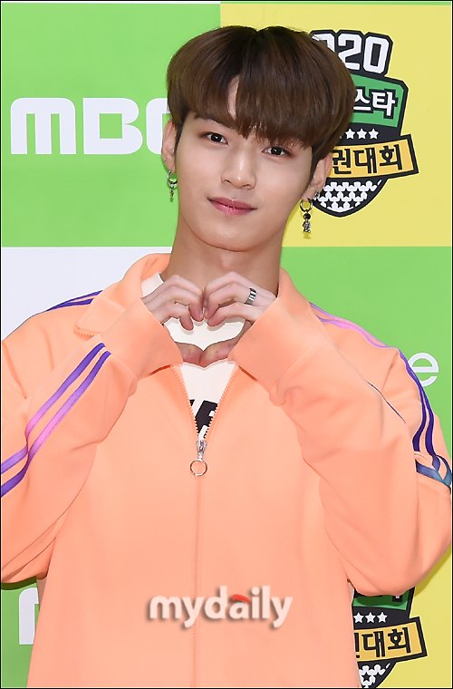 younghoon970910's tweet photo. [191216 아육대 출근길]
기자 사진 1⃣

#아육대 #ISAC2020
#한겸 #Hangyeom #태영 #Taeyoung
#세븐어클락 #SEVENOCLOCK #7OC @7OC_official https://t.co/JDyHK1V3O4