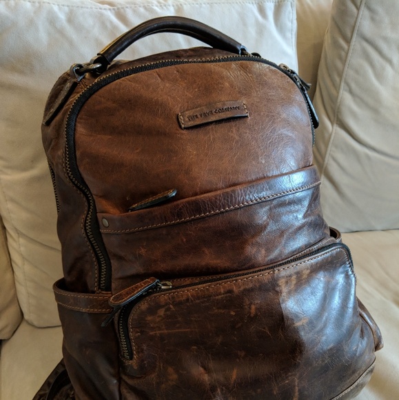 packs_bags's tweet image. FRYE MEN'S LOGAN BACKPACK

Rugged fashion back pack work or play, multiple compartments

Backpack in distressed leather featuring antiqued brass-tone hardware and logoed charm at top handle. Two adjustable shoulder straps.

#backpack #leatherbackpack #mensbackpack