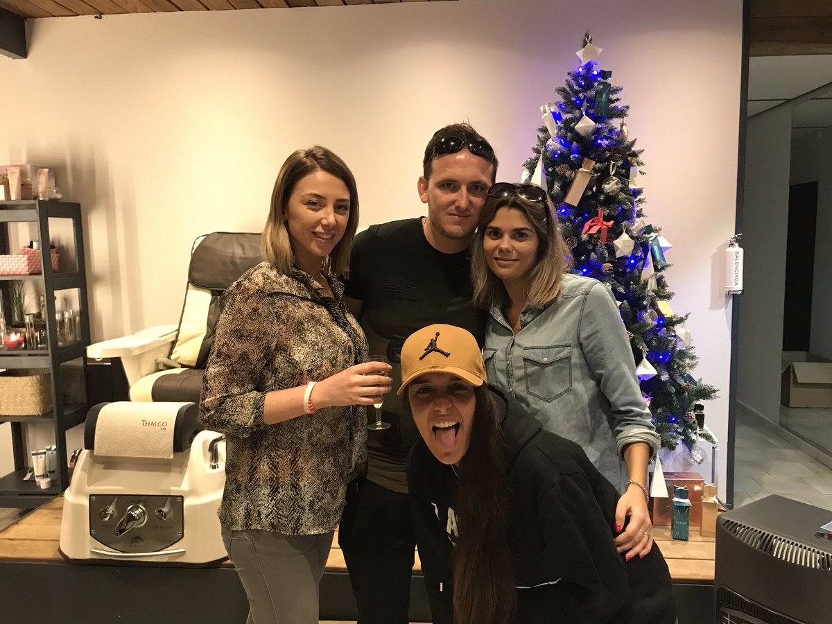 SJaffiol's tweet photo. Trop bonne aprem avec vous les filles on n oublira jamais se moment de partage avec vous on vous souhaite pleins de bonheur et team blanche en force gros bisous 😘❤️@SalvatFanny et @Nani_trindade https://t.co/zX9qmHHCk3