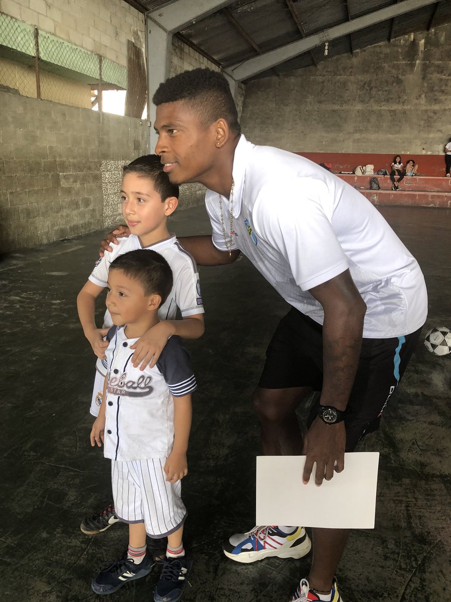 CremasOficial's tweet photo. #MomentoCrema 👻

Hoy por la tarde, nuestros jugadores Oliver Díaz y David Jr. Copete, estuvieron acompañando a varios niños de zonas marginales, con el objetivo de dejarles un mensaje positivo del fútbol, el cual les motive a superarse y así alcanzar sus sueños. 👻

#VamosCremas https://t.co/9ovcSitl0Z