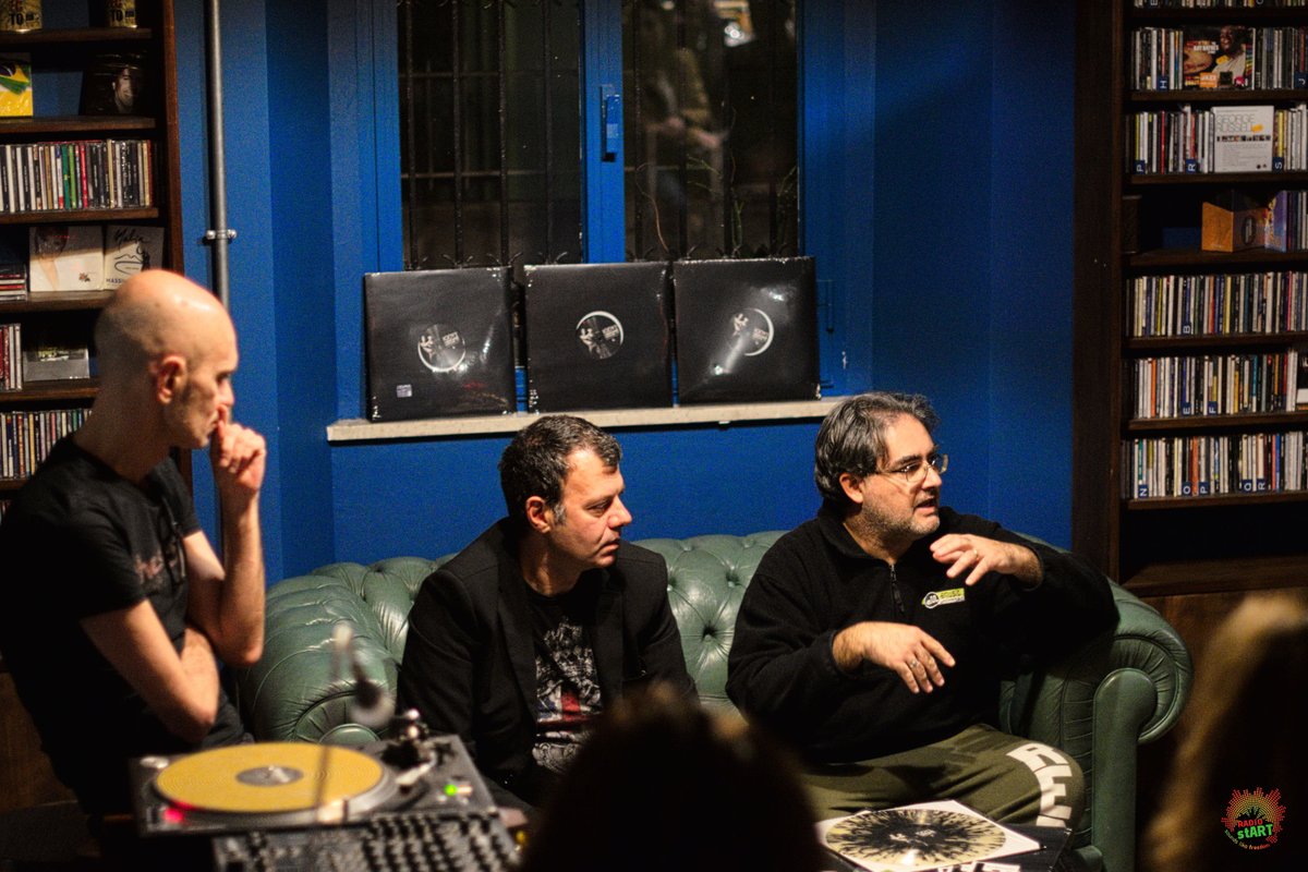 ArtRadiost's tweet photo. Nicola Battista di Kutmusic ha presentato il vinile "Cleveland '77", registrazione del concerto di Iggy Pop con David Bowie da Piatti... https://t.co/s0RhCmDqjD
#RadiostART #Vinyl #Kutmusic #musiclovers #IggyPop #DavidBowie #cleveland77 #recordstore #vinyladdicted https://t.co/oWJJMTJ5yv