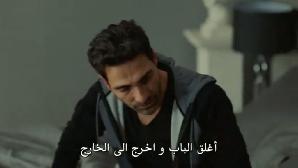 Maahaakhm's tweet photo. اشوفه مشهد تمهيدي لعداوة شديده بين اخوان اكثر من غيره ☹️💔 كارتال من شدت غيرته اهم شي يطلعها برا البيت بعيد عن ذا المجنون 🦅🔥 #Azize #KerAz https://t.co/ipQe2hRKyH