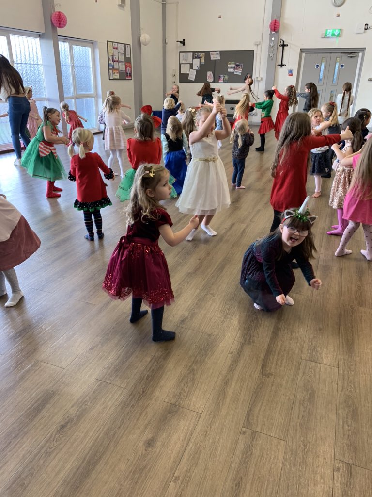 antheaking2's tweet photo. .... and the excitement just kept building up !
#fundances #excitement #christmasparty https://t.co/zatWiptaRu