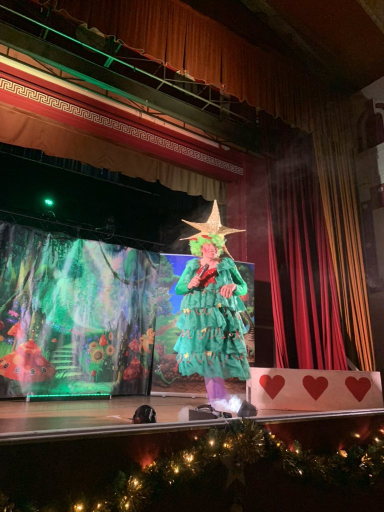 BedwasHall's tweet photo. A huge thank you to @wizeproductions for an amazing Panto once again at #bwh It was lovely to see all the families enjoying themselves 😍

Also big thanks to our helpers Amanda, Jill, Lisa, Adam, Philip, Lynda, Chris M &amp; BTM CC for organising. 

Merry Xmas &amp; Happy New Year!! https://t.co/rOUIXlTlNN