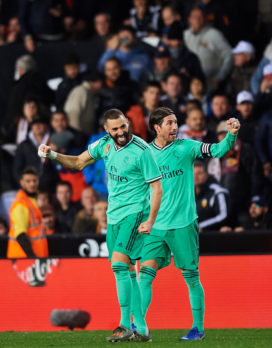 ChampionsLeague's tweet photo. It's all set up nicely for Wednesday's Clásico...

✅ Real Madrid level with Barcelona on 35 points
✅ Benzema tied with Messi as Liga top scorer (12 goals) 

🤔 Who will win at Camp Nou? https://t.co/9JucgY8Z89